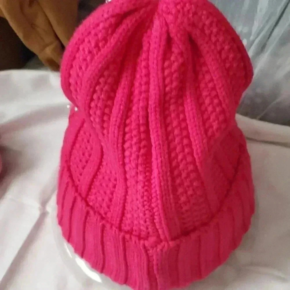 Hello Kitty beanie adored with rhinestones/pearls - Picture 9 of 9